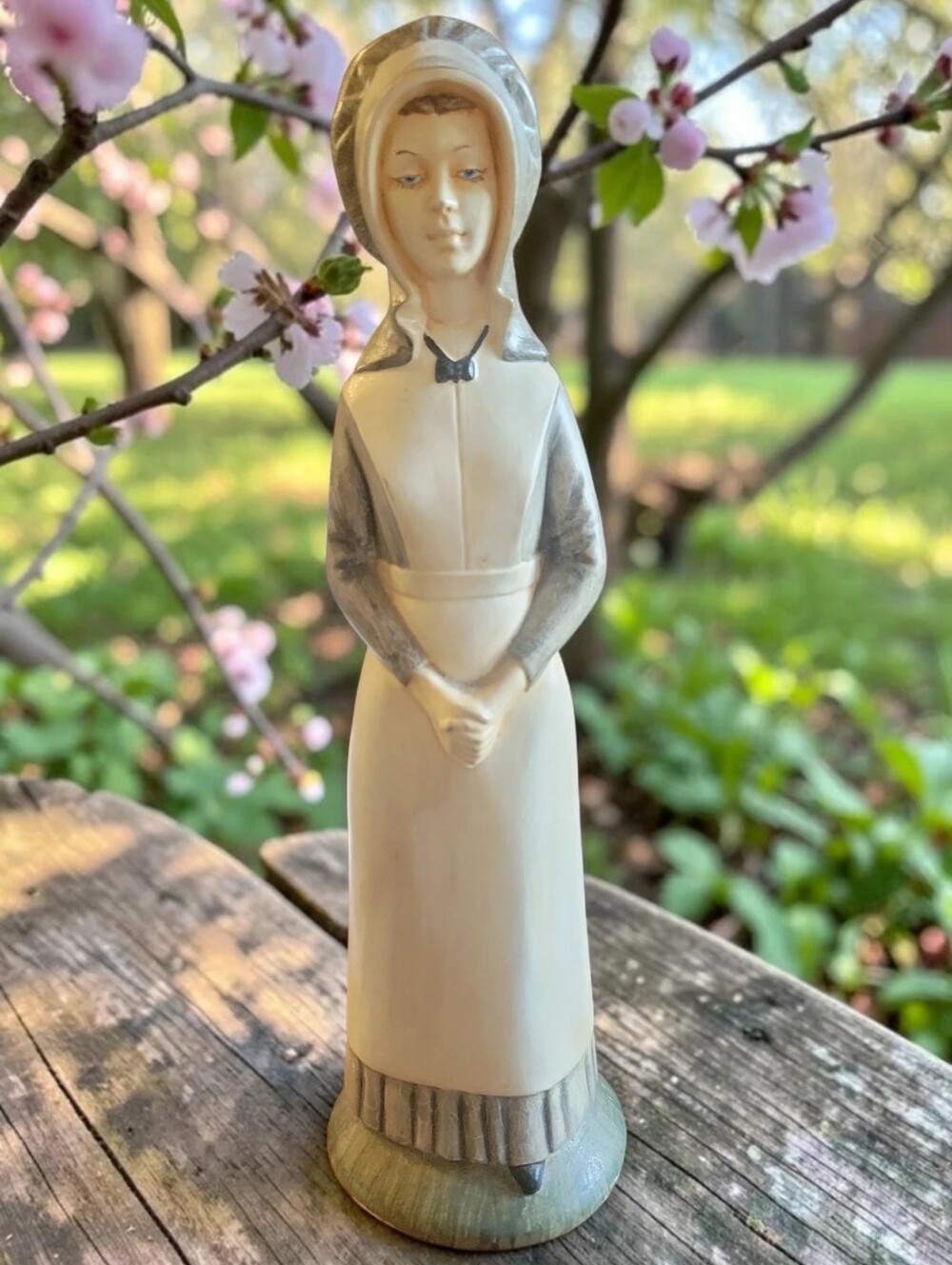 Vtg 74 Byron Pilgrim/Pioneer Amish Women Porcelain Figurine 12", Signed Linda